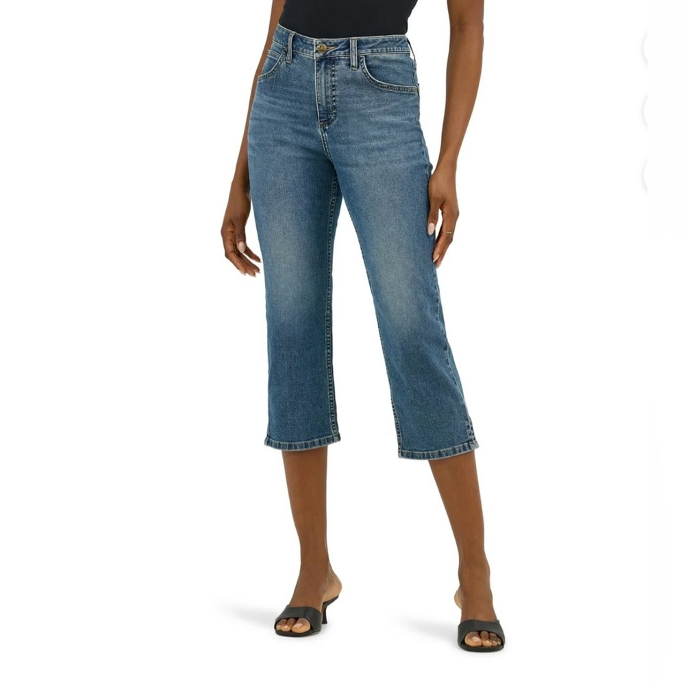 Levi’s women’s size 14 Capri‎ jeans with front and back pockets